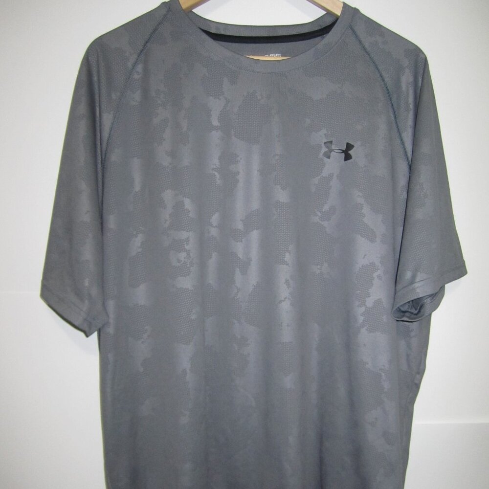 Under Armour Men's XL Gray/Silver Camo Loose Heatgear Crew Neck Activewear Shirt